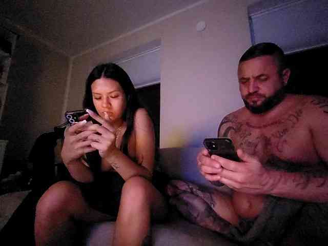 Horrnnycouple webcam