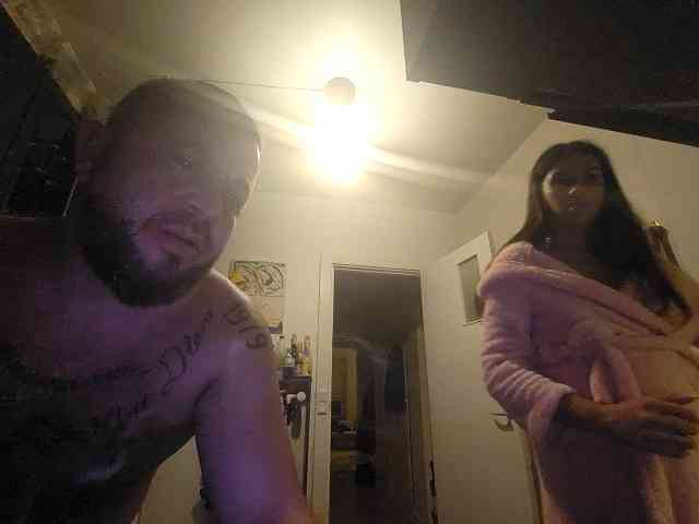 Horrnnycouple webcam