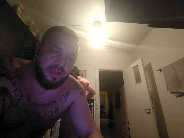 Horrnnycouple webcam