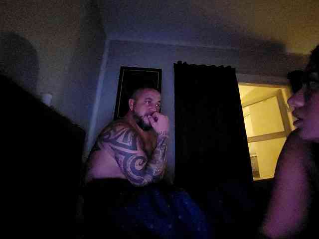 Horrnnycouple webcam