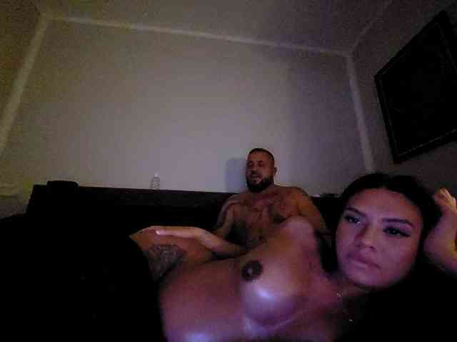 Horrnnycouple webcam