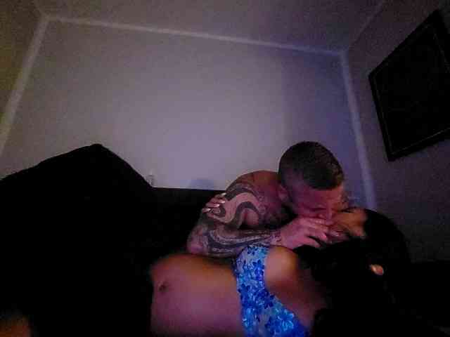 Horrnnycouple webcam