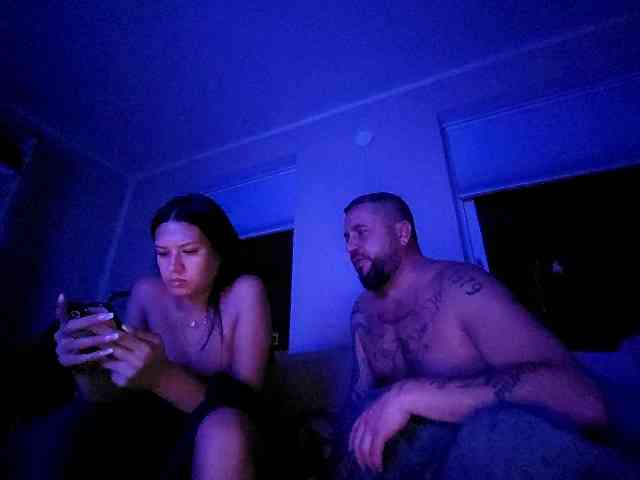 Horrnnycouple webcam