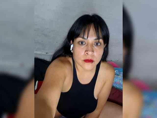 AstridCollins webcam