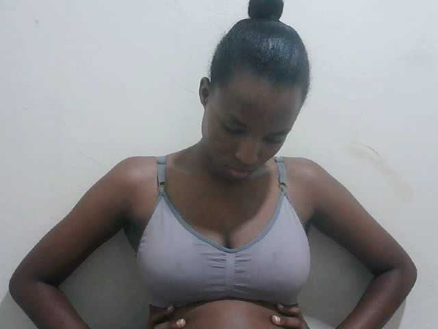 Tatswee webcam bongacams model stream image