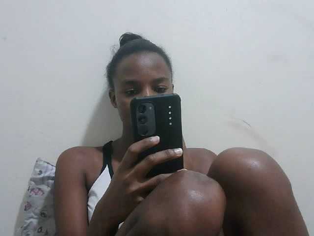 Tatswee webcam bongacams model stream image