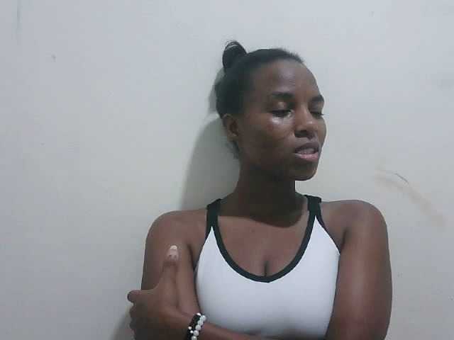 Tatswee webcam bongacams model stream image