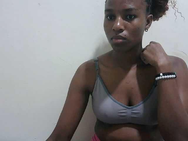 Tatswee webcam bongacams model stream image