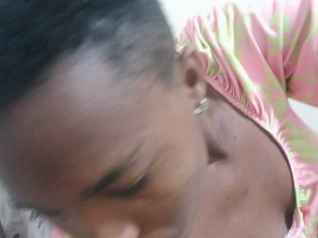 Tatswee webcam bongacams model stream image