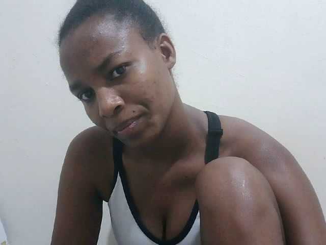 Tatswee webcam bongacams model stream image