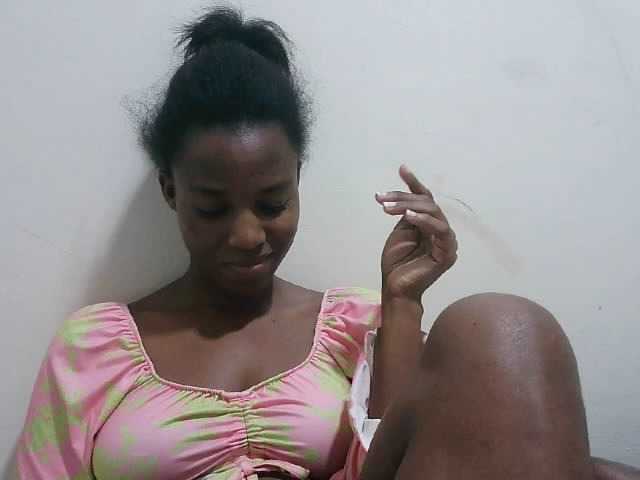 Tatswee webcam bongacams model stream image