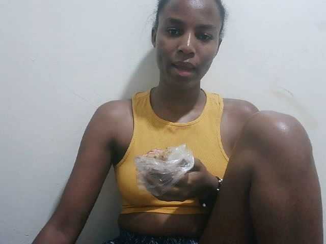 Tatswee webcam bongacams model stream image