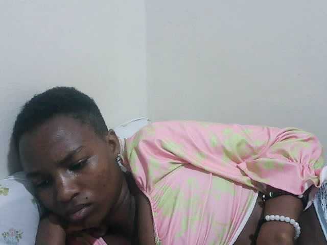 Tatswee webcam bongacams model stream image