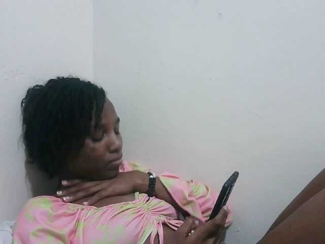 Tatswee webcam bongacams model stream image