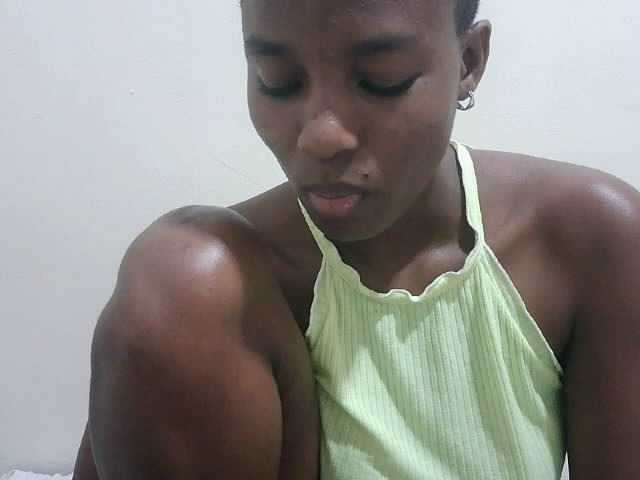 Tatswee webcam bongacams model stream image