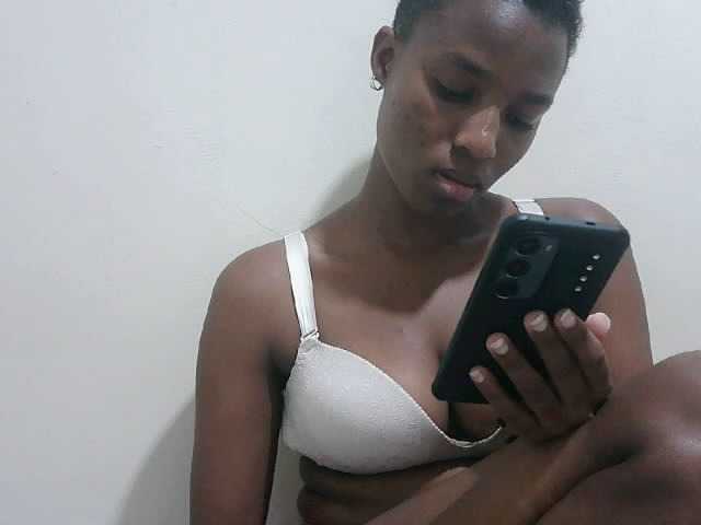 Tatswee webcam bongacams model stream image