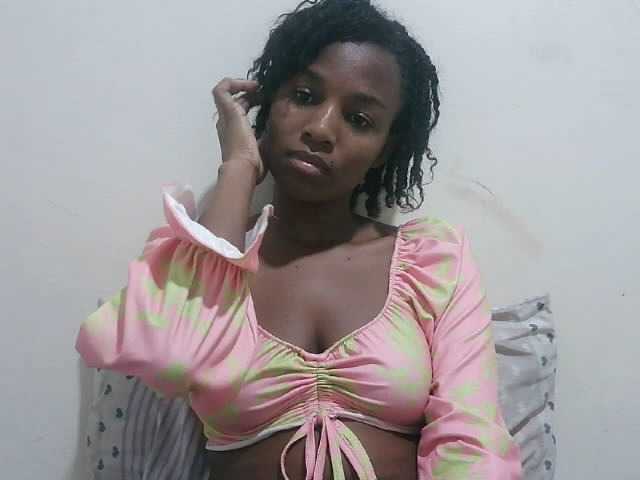 Tatswee webcam bongacams model stream image