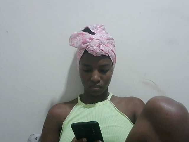 Tatswee webcam bongacams model stream image