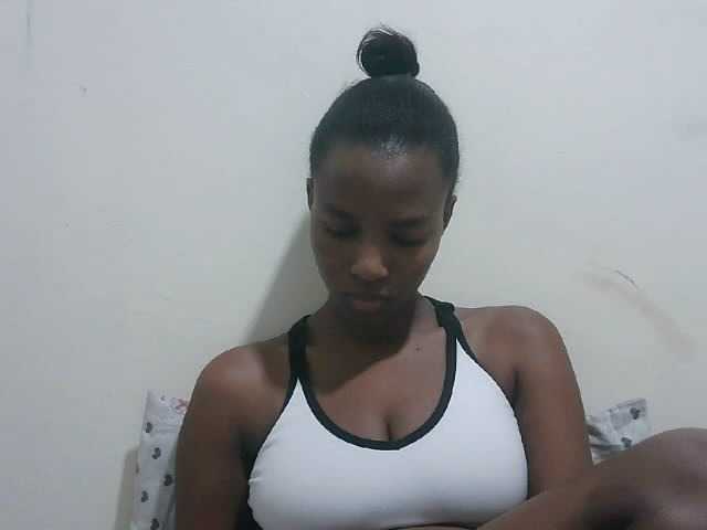 Tatswee webcam bongacams model stream image