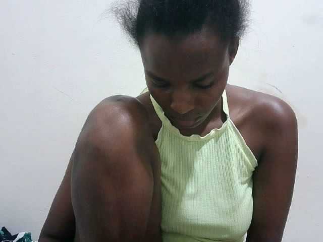 Tatswee webcam bongacams model stream image