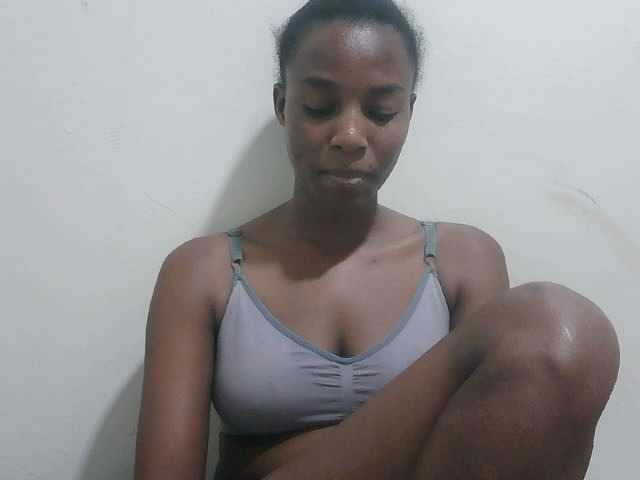 Tatswee webcam bongacams model stream image