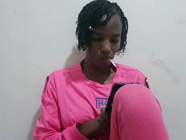 Tatswee webcam bongacams model stream image