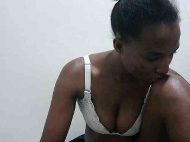 Tatswee Live Webcam on BongaCams