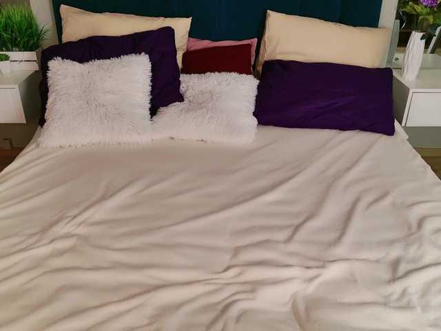 EmillyRogers's BongaCams show and profile