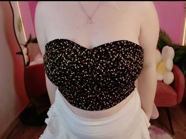 EmillyRogers's BongaCams show and profile