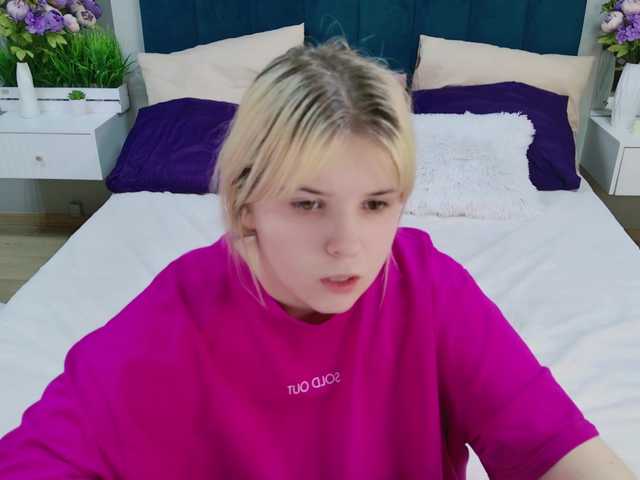 EmillyRogers's BongaCams show and profile