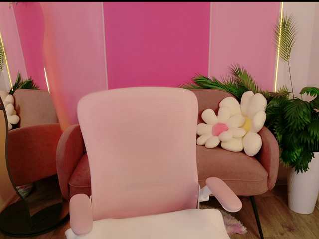 EmillyRogers's BongaCams show and profile