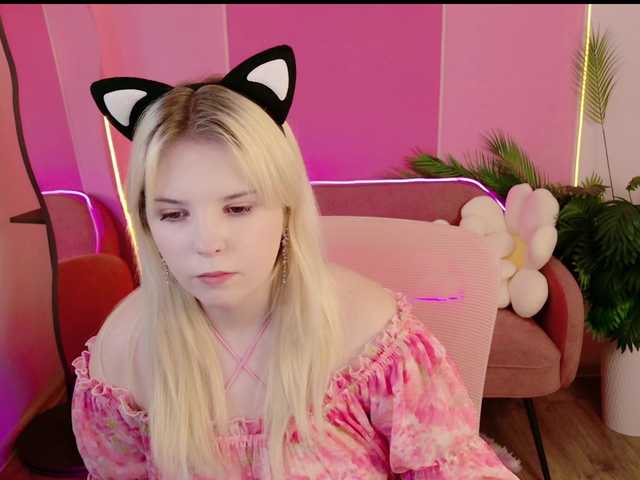 EmillyRogers's BongaCams show and profile