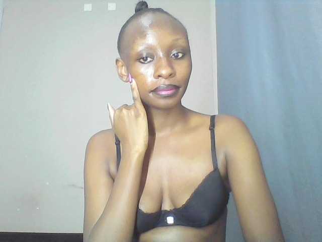 creamypeaches webcam bongacams model stream image