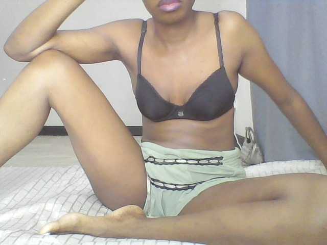 creamypeaches webcam bongacams model stream image