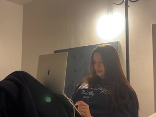 LeontineCuffie Porn Show