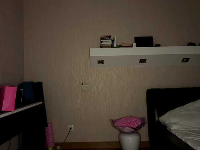  LeontineCuffie chat room