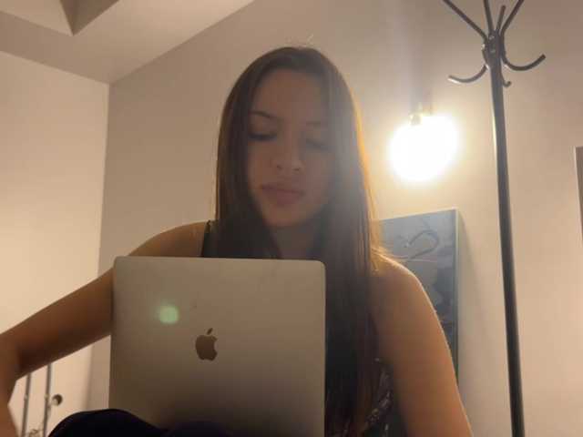 LeontineCuffie – webcam model profile photo