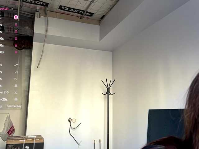  LeontineCuffie chat room