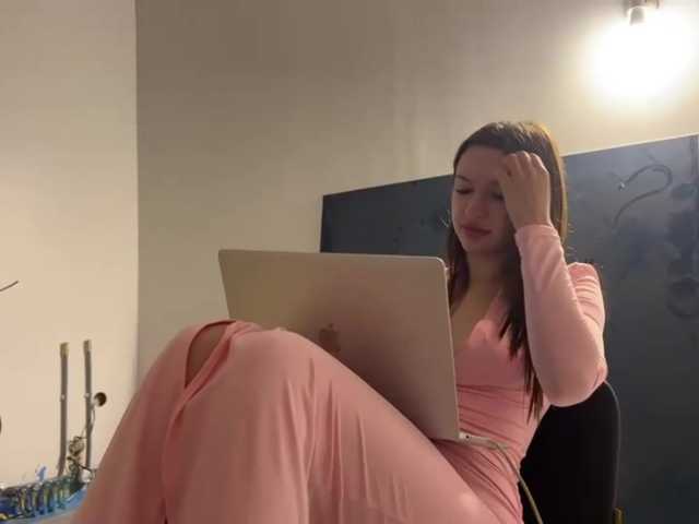  LeontineCuffie chat room