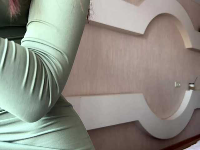  LeontineCuffie chat room