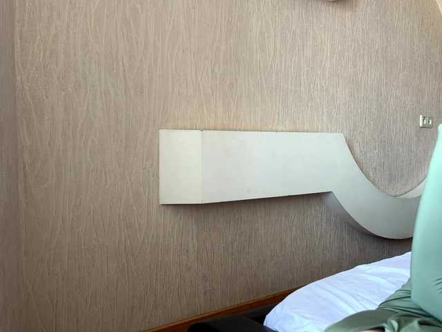  LeontineCuffie chat room