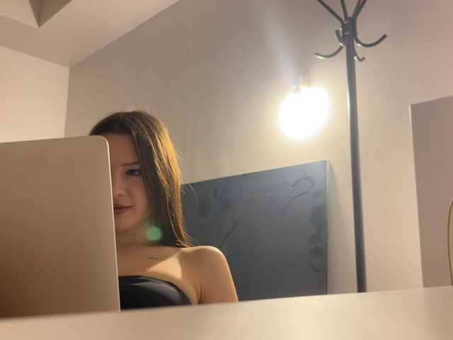  LeontineCuffie chat room