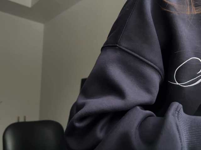  LeontineCuffie chat room