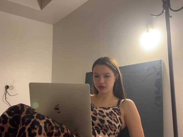  LeontineCuffie chat room