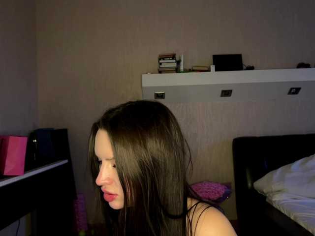  LeontineCuffie chat room