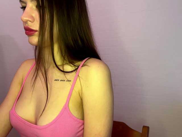  LeontineCuffie chat room