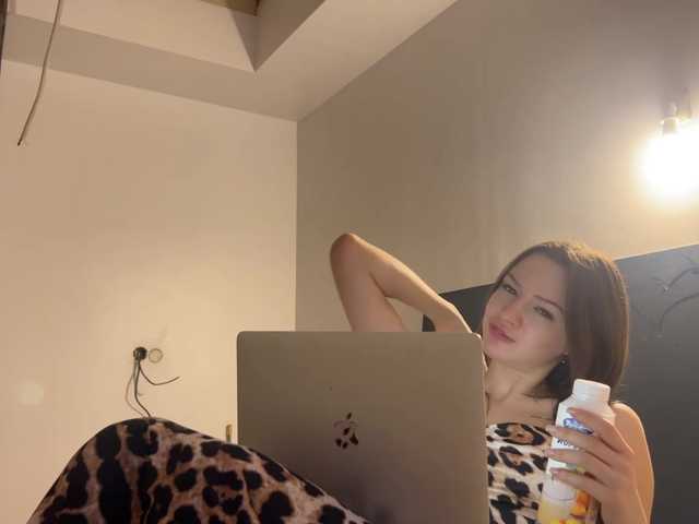  LeontineCuffie chat room