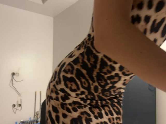  LeontineCuffie chat room