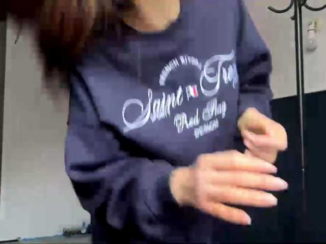  LeontineCuffie chat room