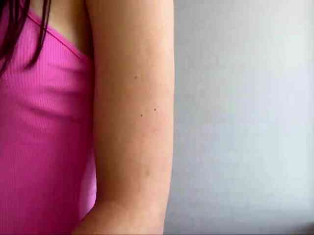 LeontineCuffie webcam